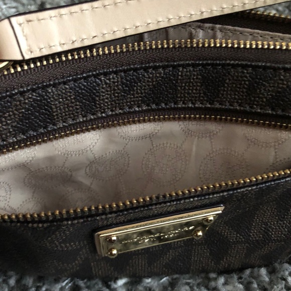 Small Wristlet with logo - Picture 3 of 4